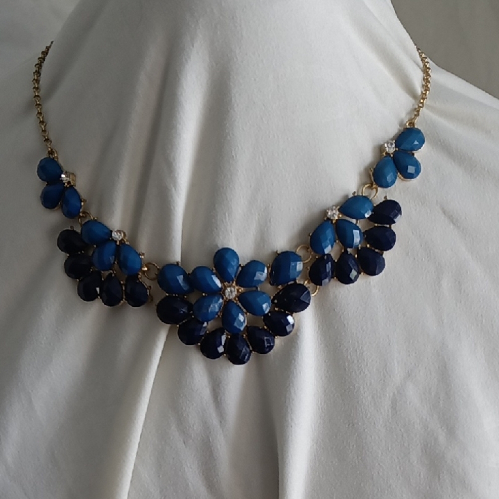 Chic Blue Floral Necklace with Gold Accents